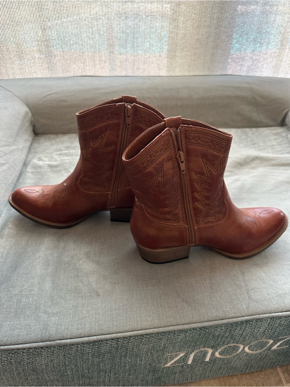 EXCELLENT COCONUTS BY MATISSE BROWN WESTERN 1.5” HEEL BOOTIES BOOTS 8M WOW